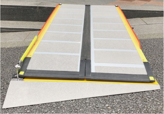 【値下げ交渉歓迎】 ケアメディックス CS-150 150㎝ ケアスロープ 車いす用 段差解消スロープ ～300㎏ メーカー希望小売価格118，000円(1) ケアスロープ CS-150｜BASE